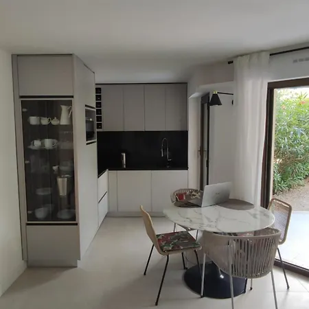 Le Palmier, Jardin Privatif, 200m, Classe 3 Etoiles, Climatise, Wifi, Garage, Renove * קבלייר-סור-מר