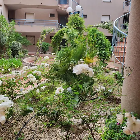 דירה Le Palmier, Jardin Privatif, 200m, Classe 3 Etoiles, Climatise, Wifi, Garage, Renove קבלייר-סור-מר