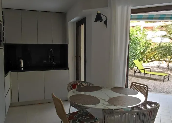 Le Palmier, Jardin Privatif, 200m, Classe 3 Etoiles, Climatise, Wifi, Garage, Renove * קבלייר-סור-מר