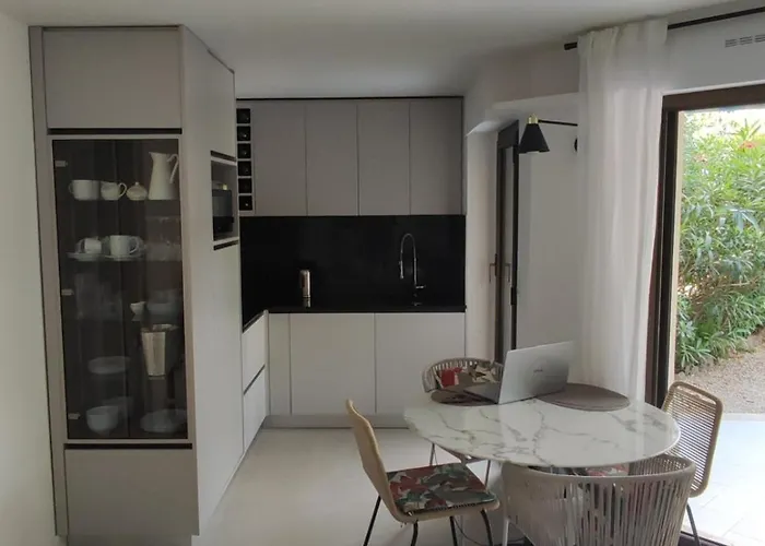 Le Palmier, Jardin Privatif, 200m, Classe 3 Etoiles, Climatise, Wifi, Garage, Renove * קבלייר-סור-מר